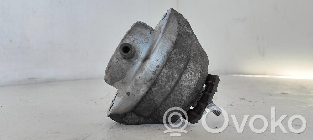 Engine mount bracket   677462001