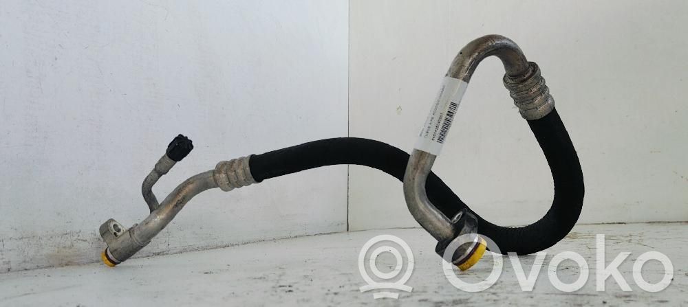 BMW 1 E81 E87 Ilmastointilaitteen putki (A/C) 