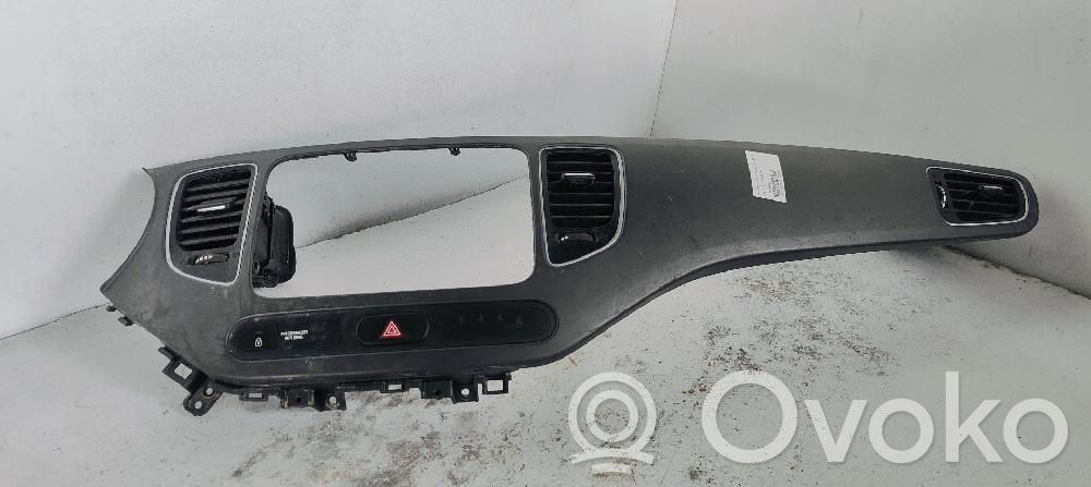 KIA Carens III Dysze / Kratki środkowego nawiewu deski rozdzielczej 