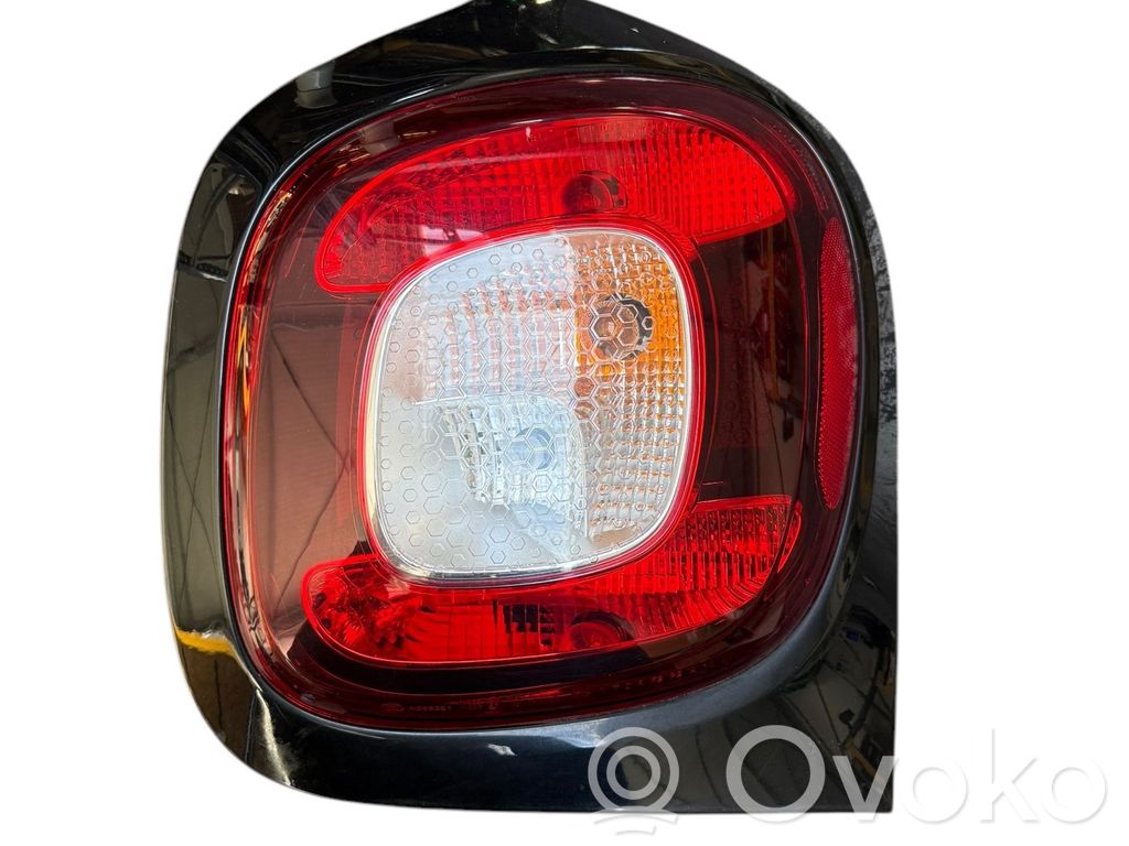 Smart ForFour II W453 Aizmugurējais lukturis virsbūvē 