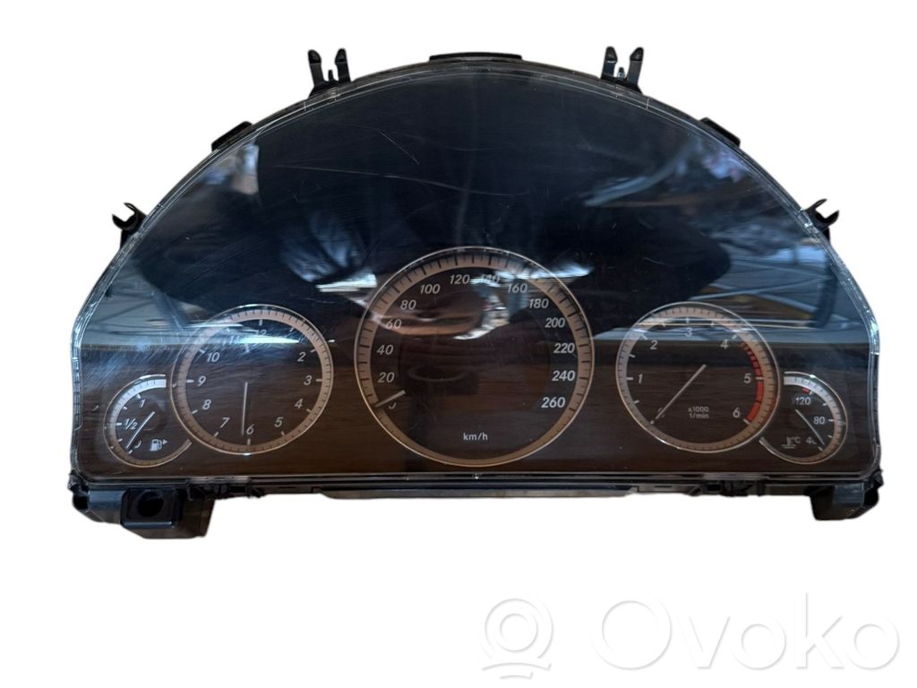 Mercedes-Benz E W212 Licznik / Prędkościomierz 