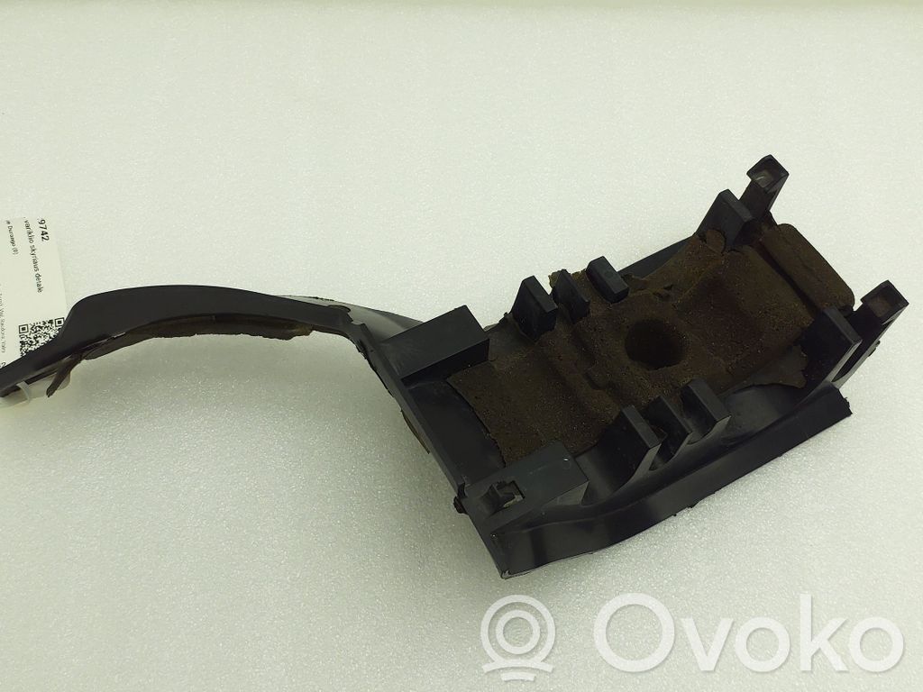 Other engine bay part   68148901AA