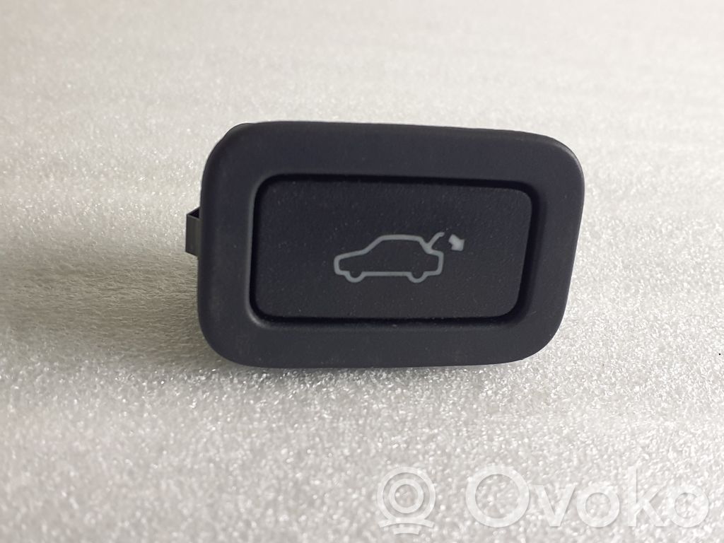 Tailgate/boot open switch button   AF6310E998AA