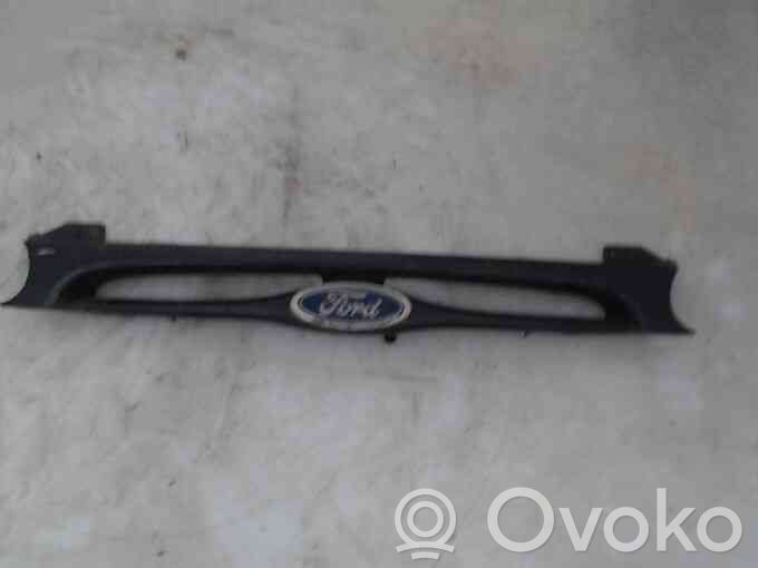 Ford Mondeo MK I Etupuskurin ylempi jäähdytinsäleikkö 