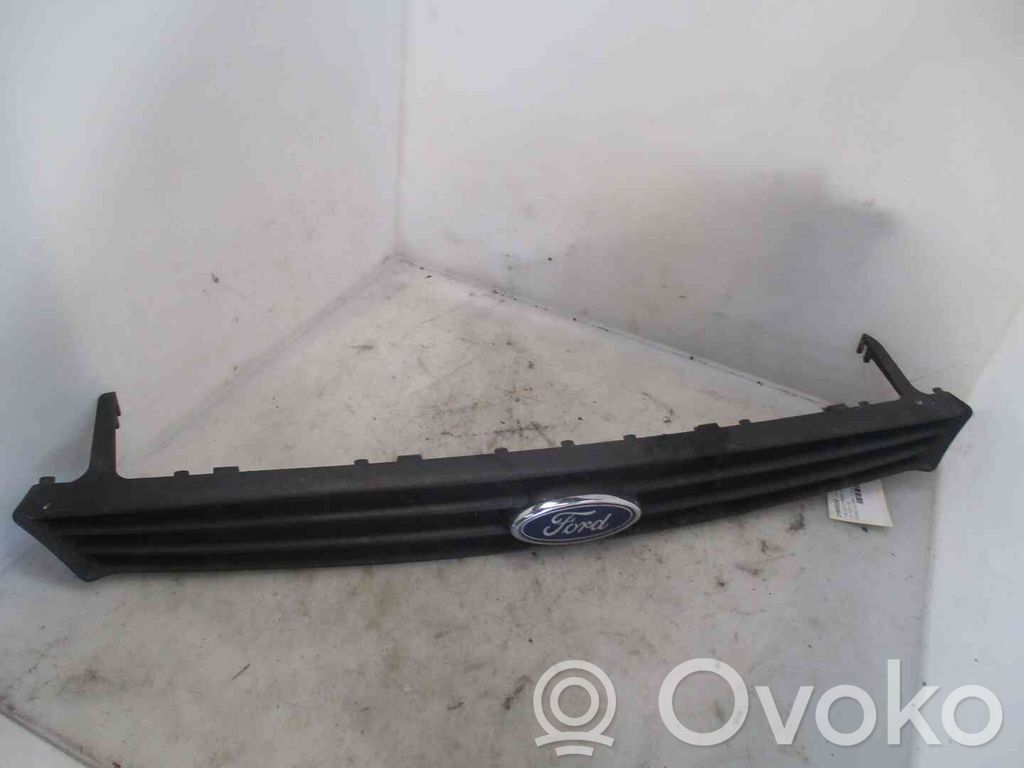 Ford Focus Front bumper upper radiator grill 