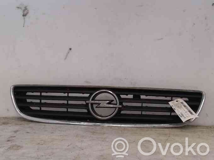 Opel Zafira A Grille calandre supérieure de pare-chocs avant
