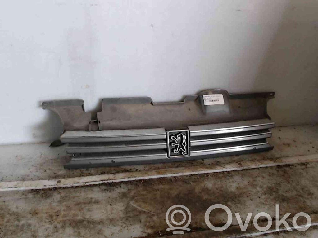 Peugeot 405 Griglia superiore del radiatore paraurti anteriore 