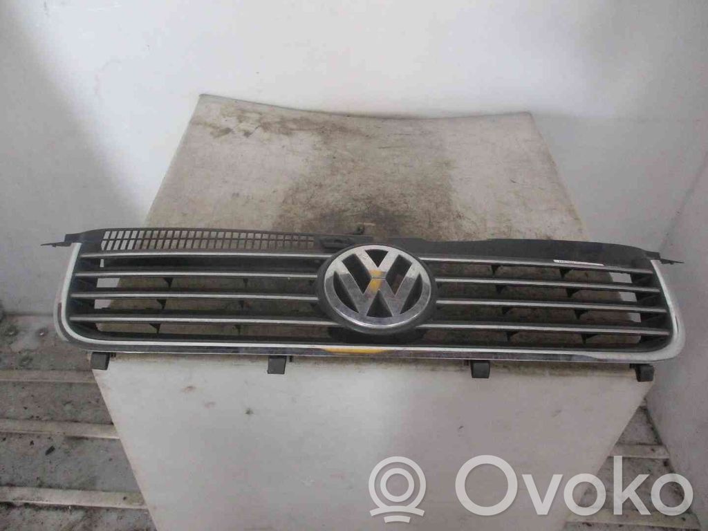 Volkswagen Golf IV Maskownica / Grill / Atrapa górna chłodnicy 