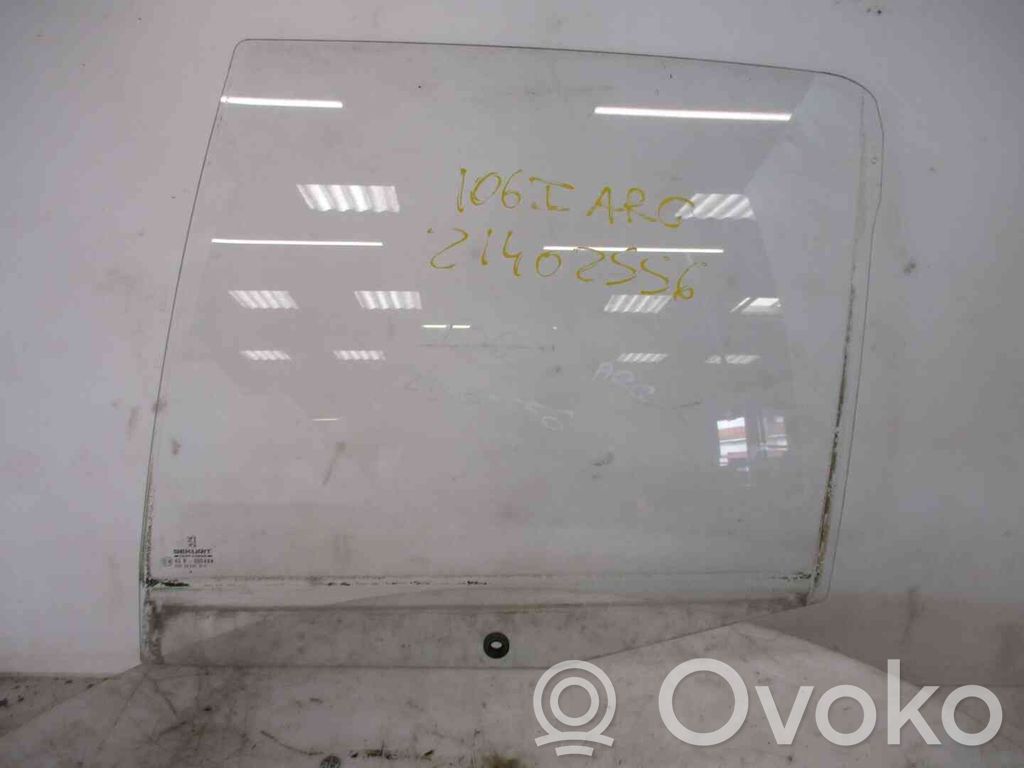 Peugeot 106 Vetro del finestrino della portiera posteriore