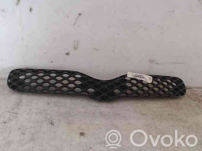 Toyota Yaris Griglia superiore del radiatore paraurti anteriore