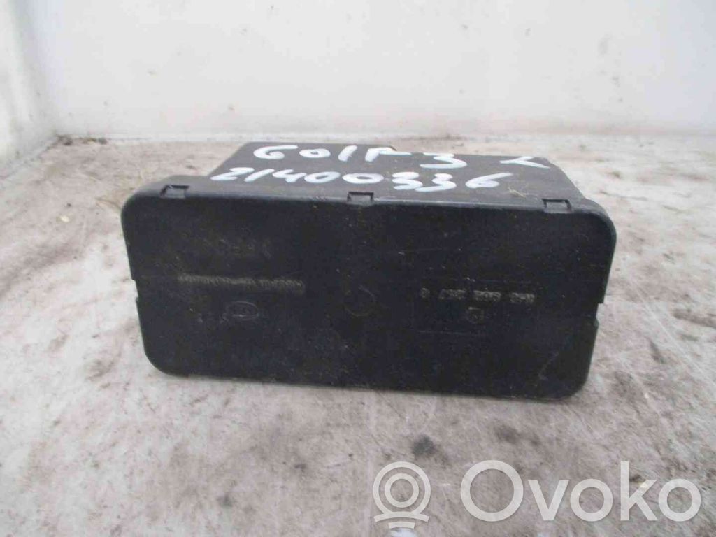 Volkswagen Golf III Unité de commande / module de verrouillage centralisé porte