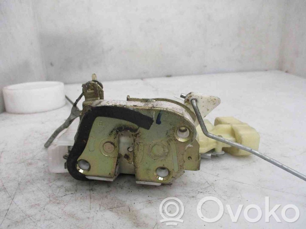 Toyota Yaris Zamek drzwi przednich