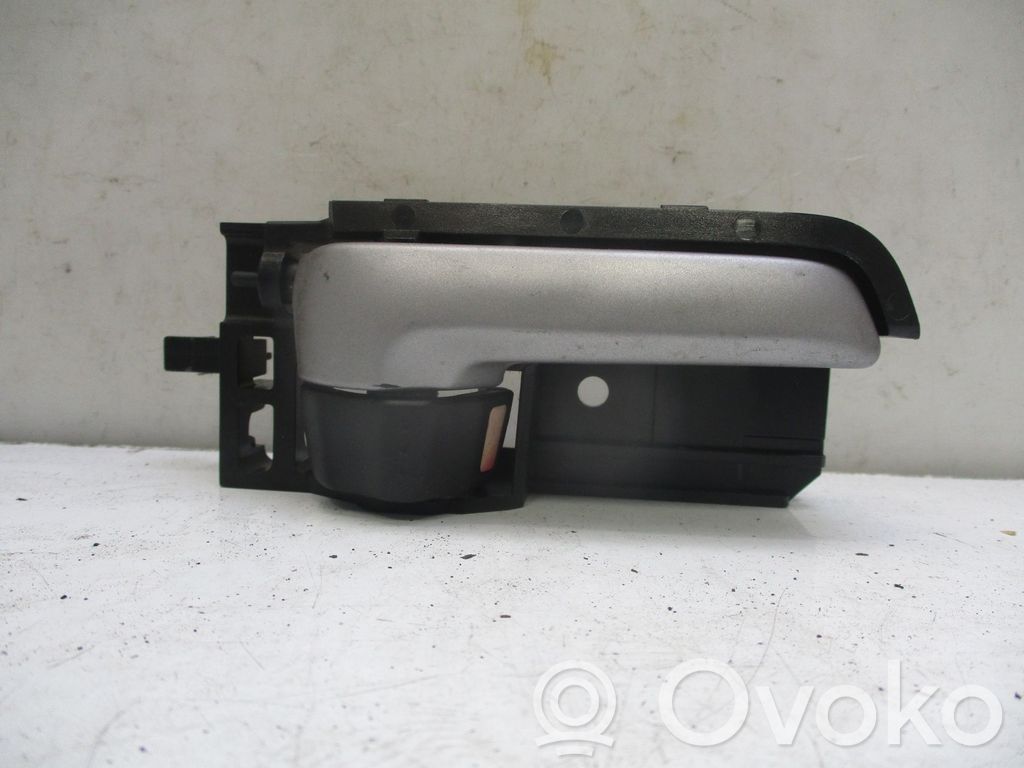 Klamka wewnętrzna drzwi tylnych   8311062J30BWL,22302241,3369884,VDMS4