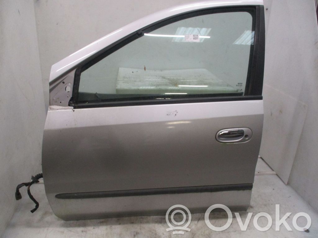 Nissan Almera Tino Portiera anteriore