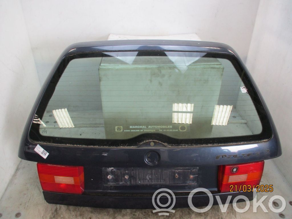 Volkswagen PASSAT B4 Tylna klapa bagażnika 