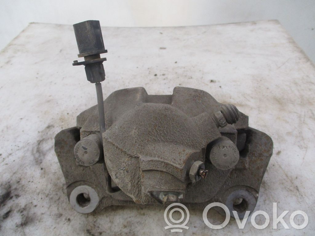 Audi A4 S4 B7 8E 8H Etujarrusatula 