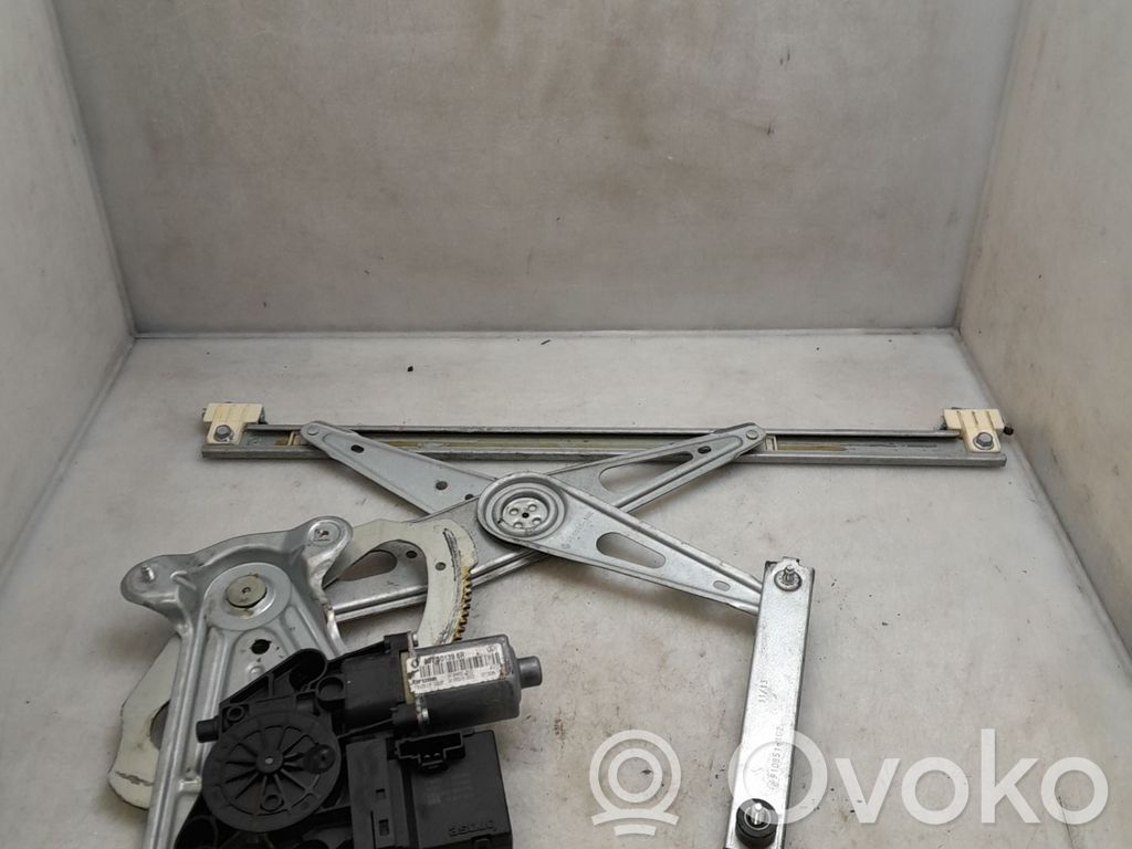 Renault Megane III Alzacristalli della portiera anteriore con motorino