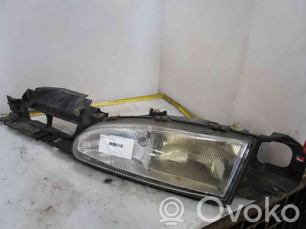 Ford Mondeo MK I Lampa przednia 