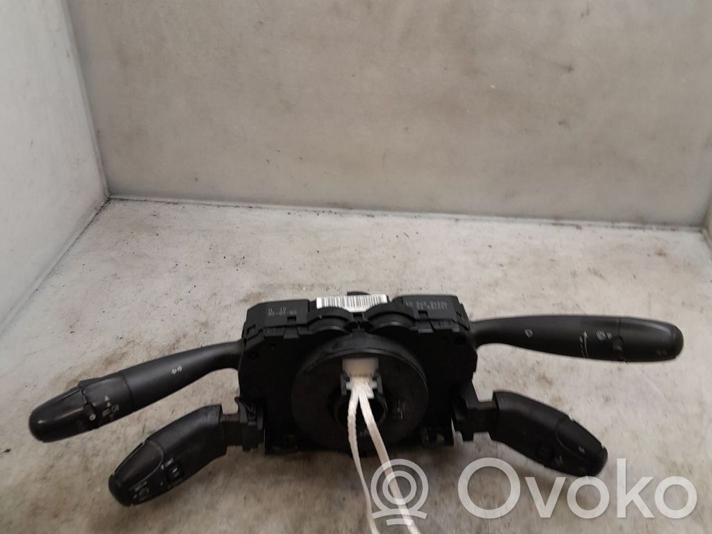 Peugeot 307 CC Interruptor/palanca de limpiador de luz de giro 