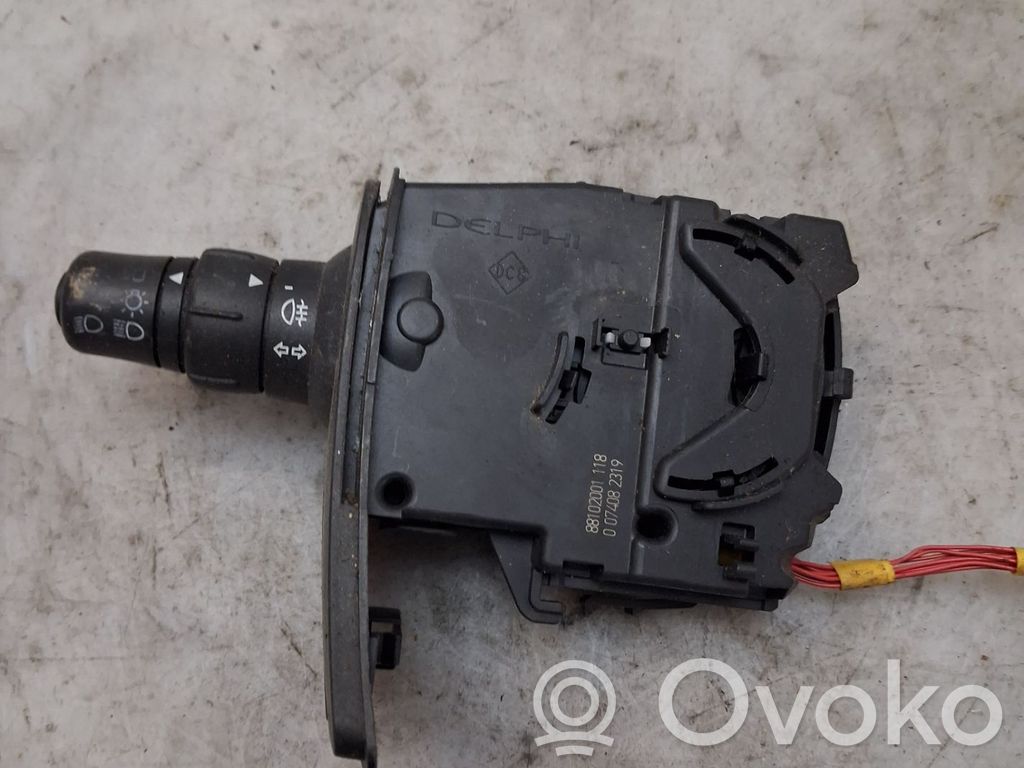 Renault Clio III Posūkių/ šviesų rankenėlė 