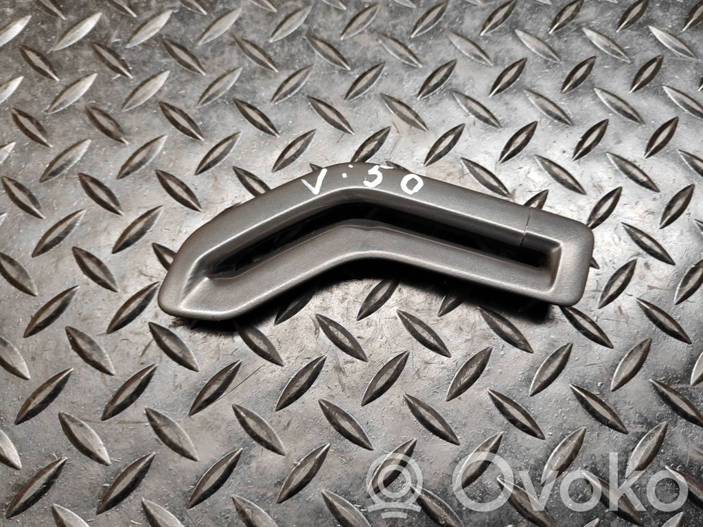 Volvo V50 Seat belt trim 