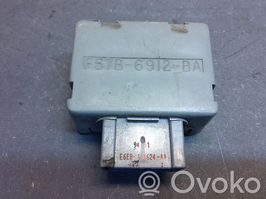Volkswagen Multivan T5 Kita rėlė 