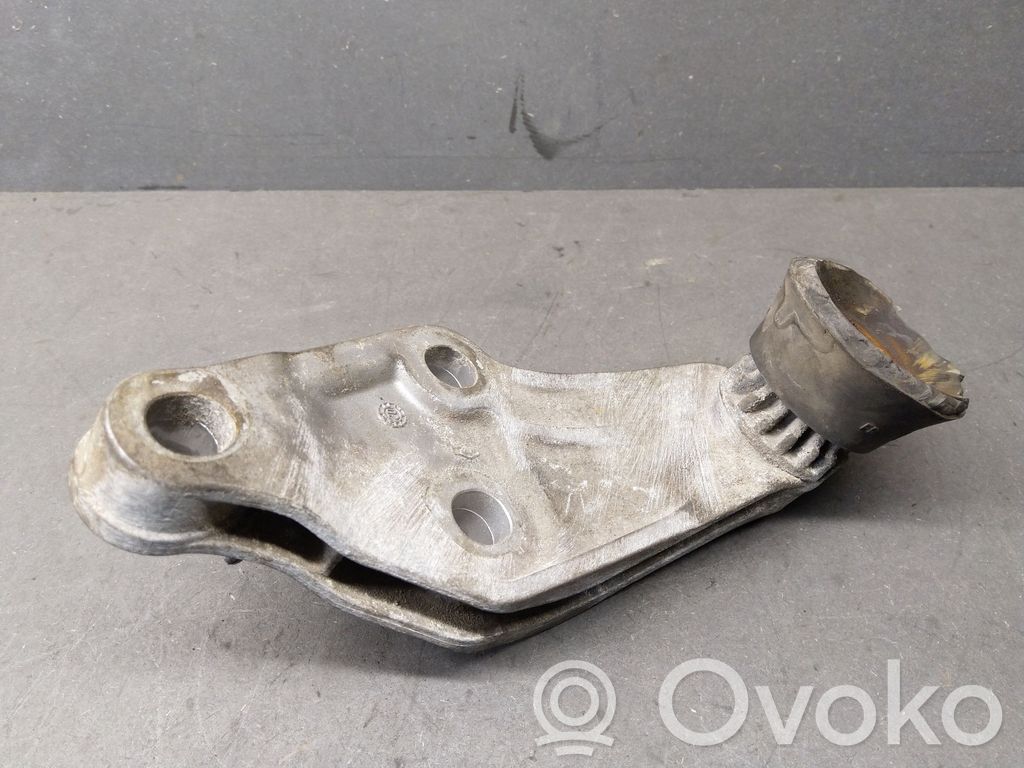 Audi A8 S8 D3 4E Engine mounting bracket 