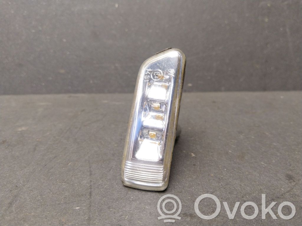 Audi A8 S8 D3 4E Front fender indicator light 