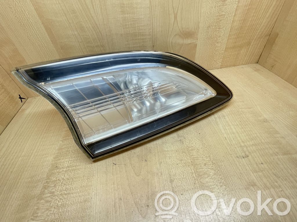 Mazda 3 II Lampy tylnej klapy bagażnika 