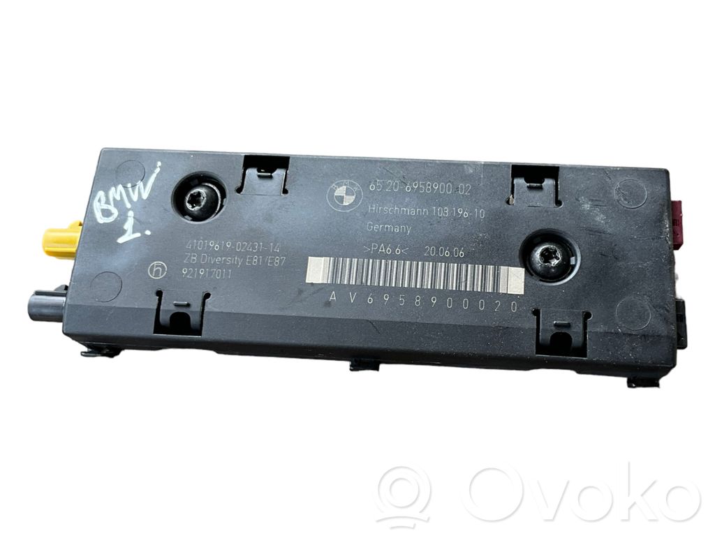 BMW 1 E81 E87 Aerial antenna amplifier 