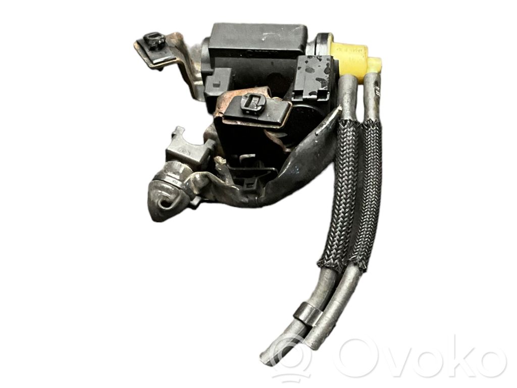 Opel Astra J Válvula de vacío 