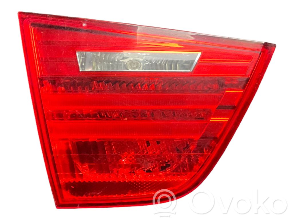 BMW 3 E90 E91 Aizmugurējais lukturis pārsegā 