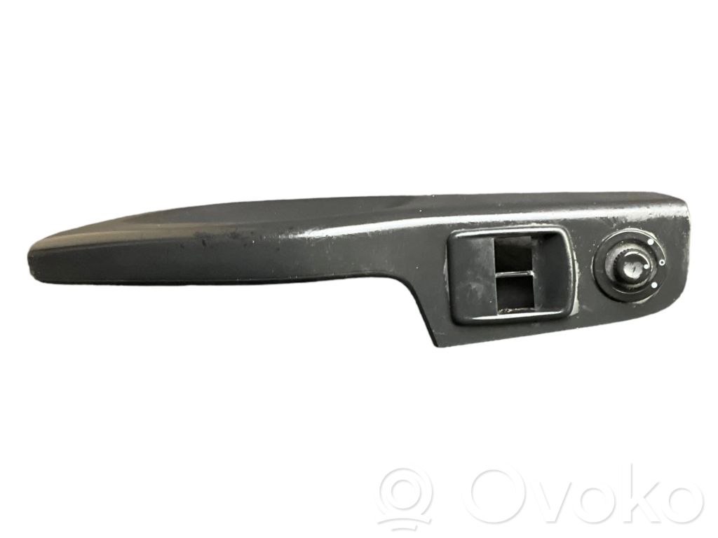 Renault Trafic III (X82) Front door interior handle trim 