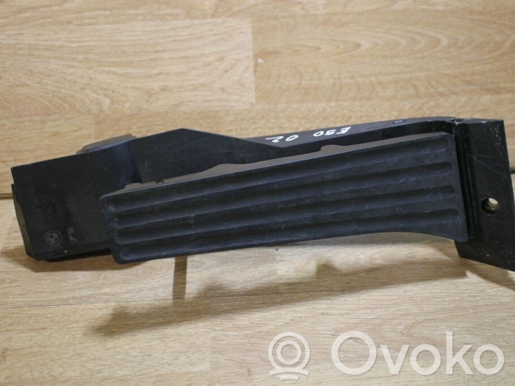 Akceleratoriaus pedalas   6766930