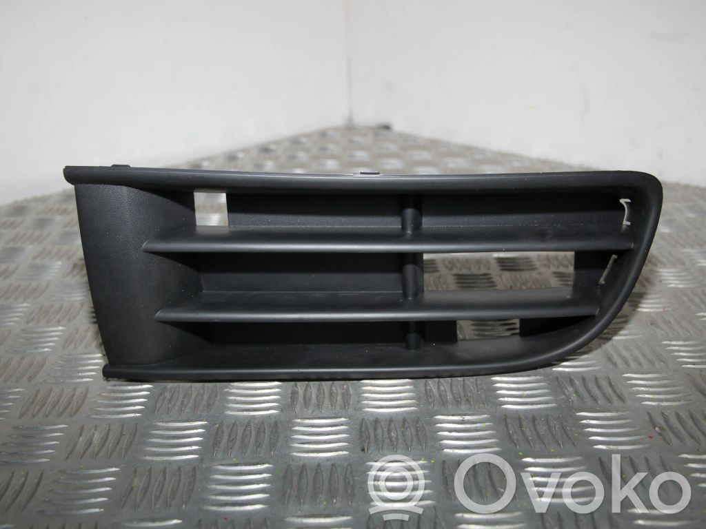 Volkswagen Golf IV Kratka dolna zderzaka przedniego 
