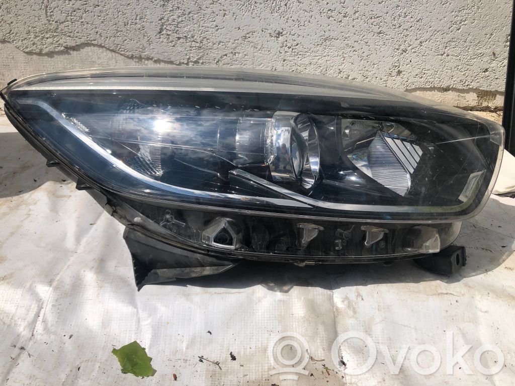 Renault Captur Lampa przednia 