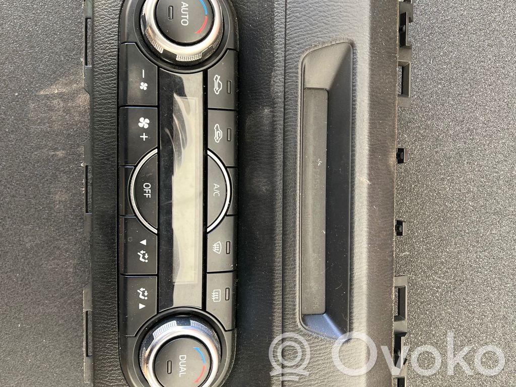 Mazda 3 III Climate control unit 