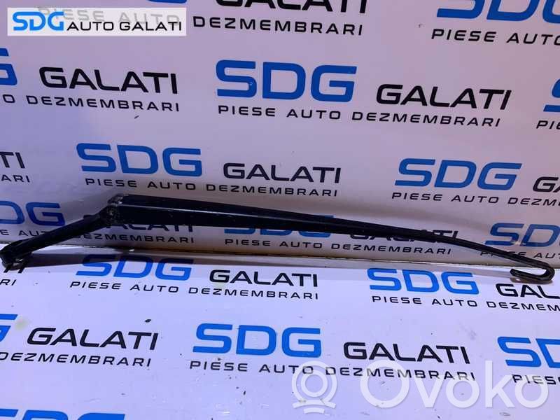 Audi A4 S4 B5 8D Wischergestänge vorne 