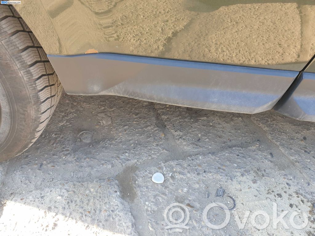 Land Rover Range Rover Sport L320 Aizmugurē durvju dekoratīvā apdare (moldings) 