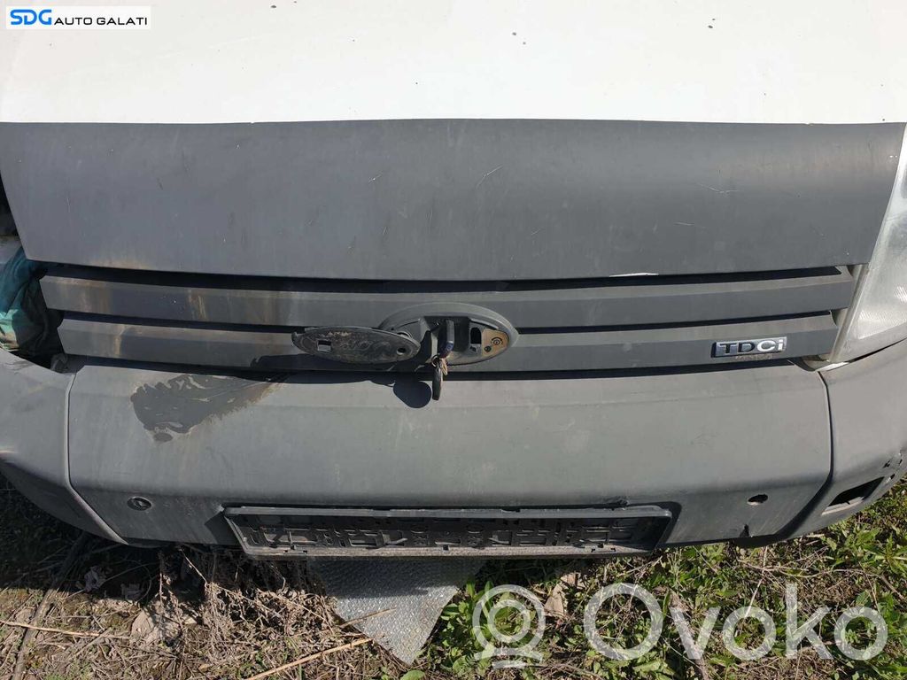 Front bumper upper radiator grill