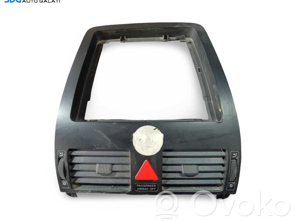 Volkswagen Touran I Ramă grilă ventilație bord