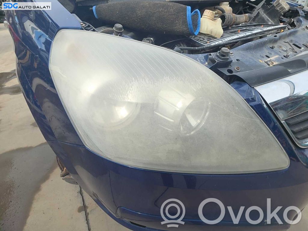 Opel Zafira B Lampa przednia 