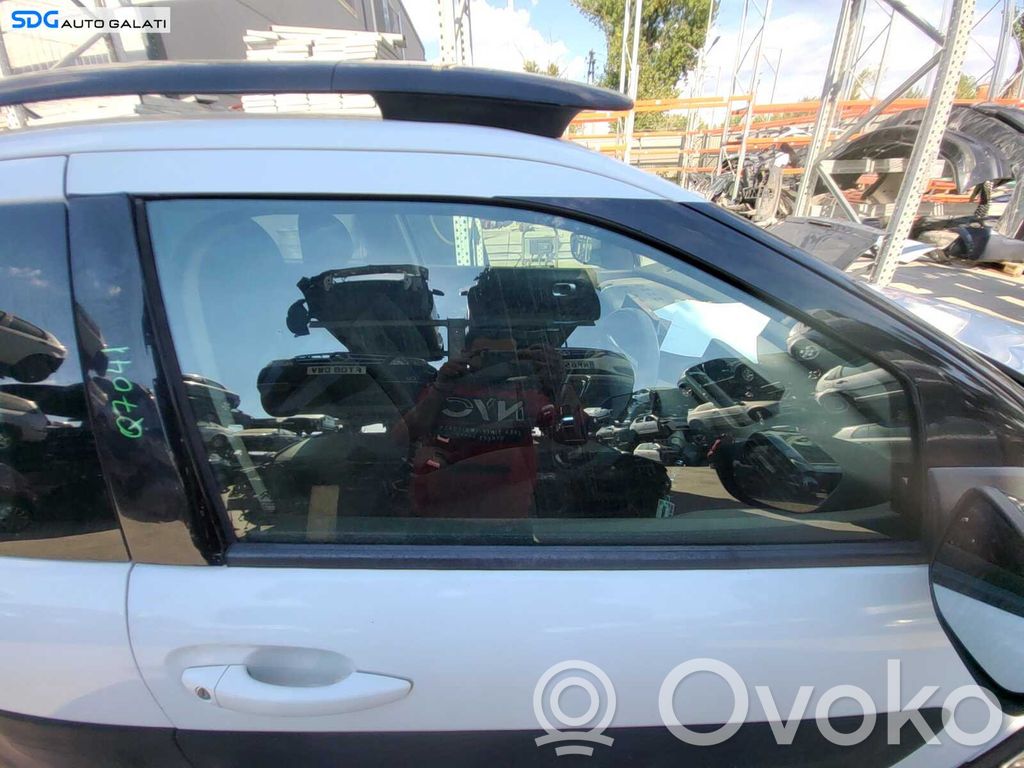 Citroen C4 Cactus Pagrindinis priekinių durų stiklas (keturdurio)