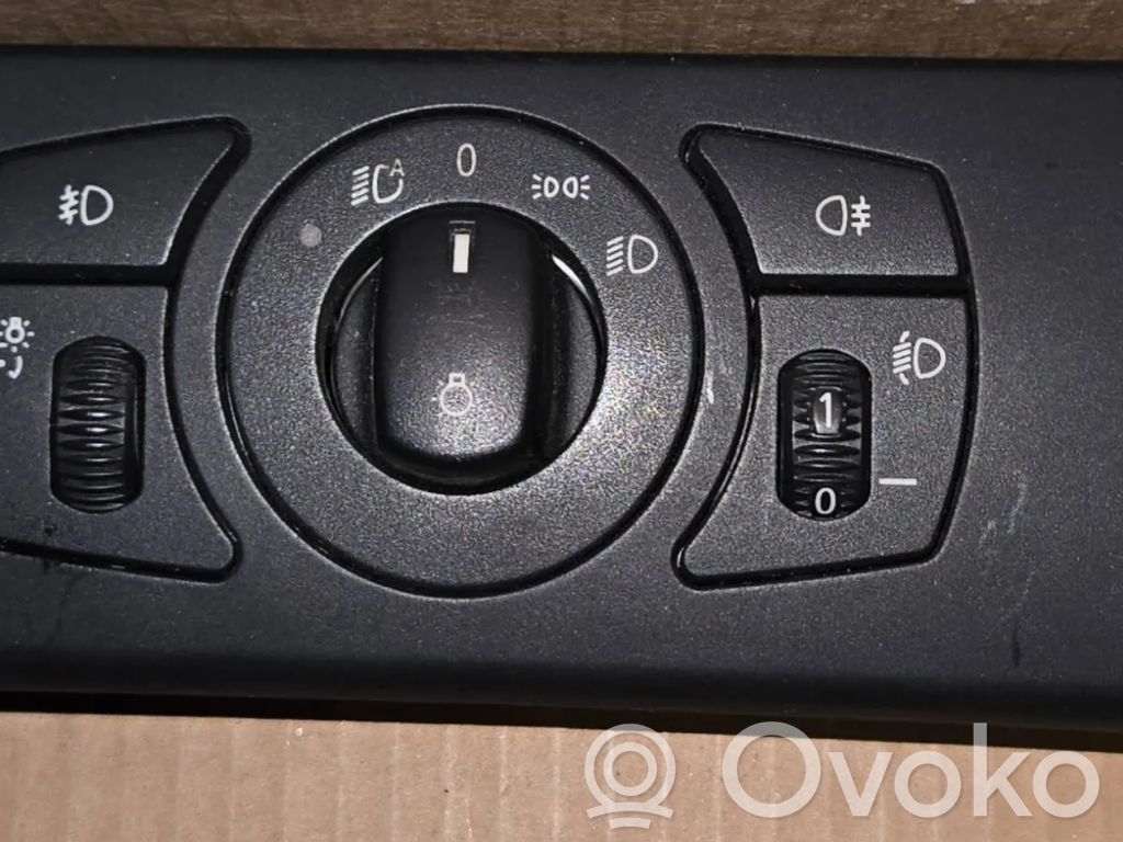 Light switch   6925285