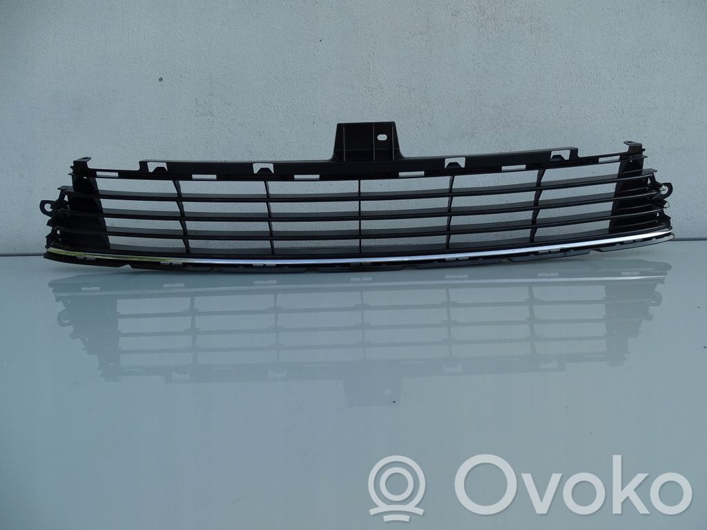 Grille inférieure de pare-chocs avant   53112,02670,02680