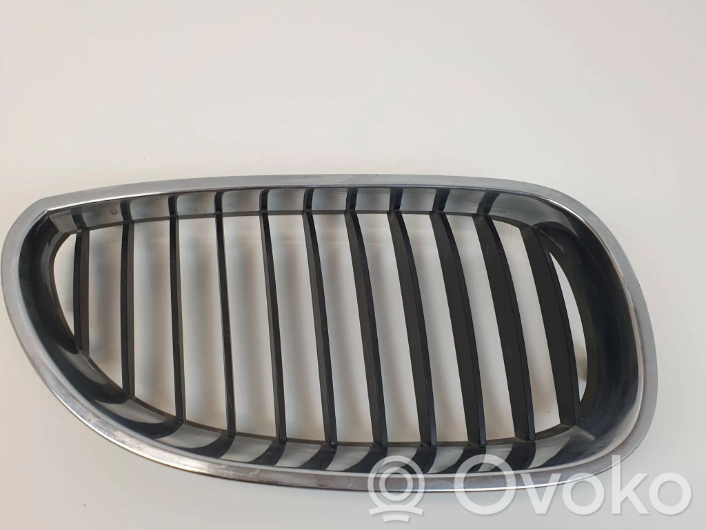 BMW 5 E60 E61 Grotelės priekinės 