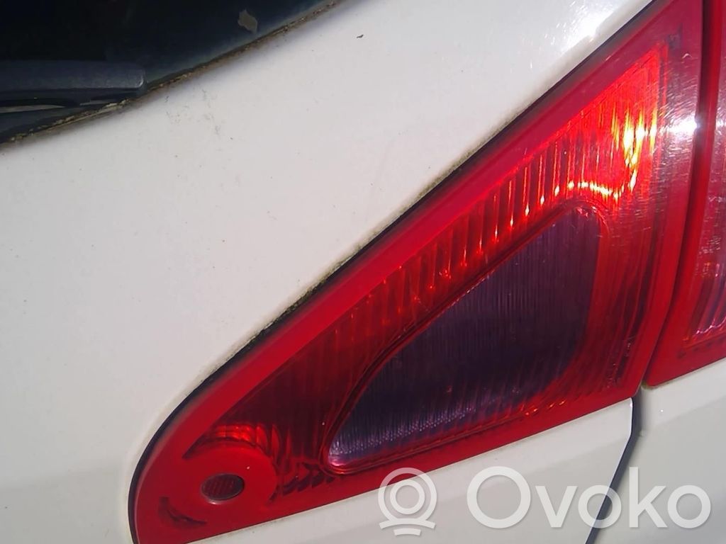 Mitsubishi Colt Lampă spate în capacul portbagajului 