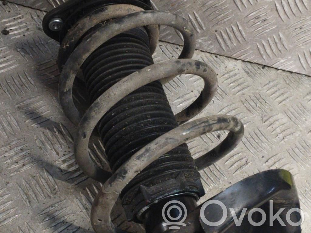 Mazda 3 II Amortyzator osi przedniej ze sprężyną 