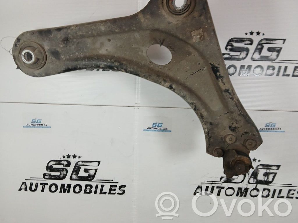Citroen DS3 Front lower control arm/wishbone 