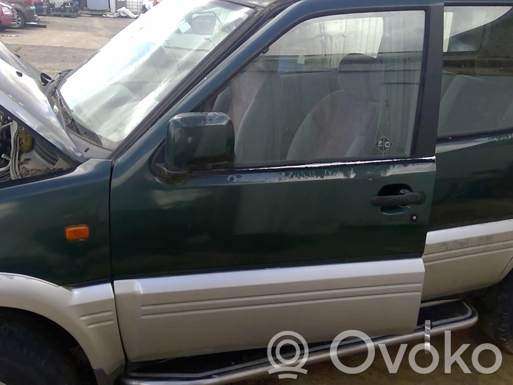 Nissan Terrano Puerta delantera 